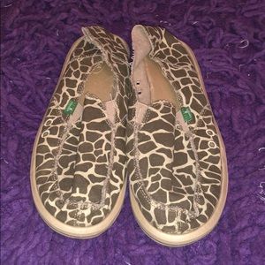 Giraffe Print Sanuk//Size 10